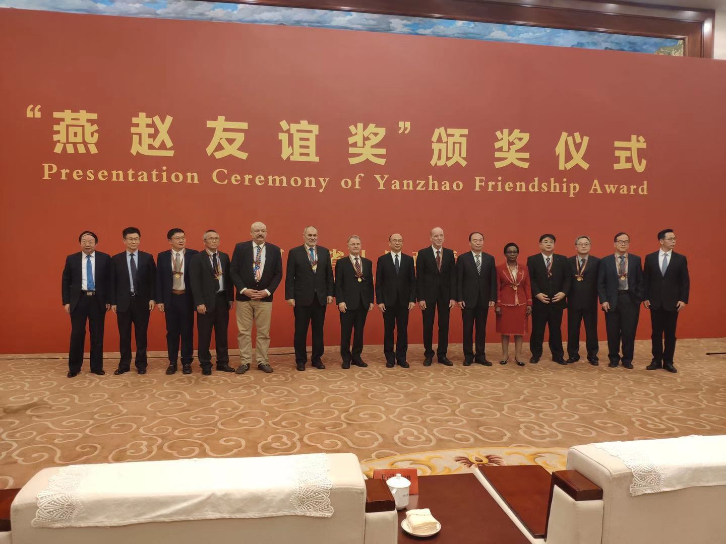 Академик Ламахокс получила почетное звание «Премия дружбы Янь Чжао»